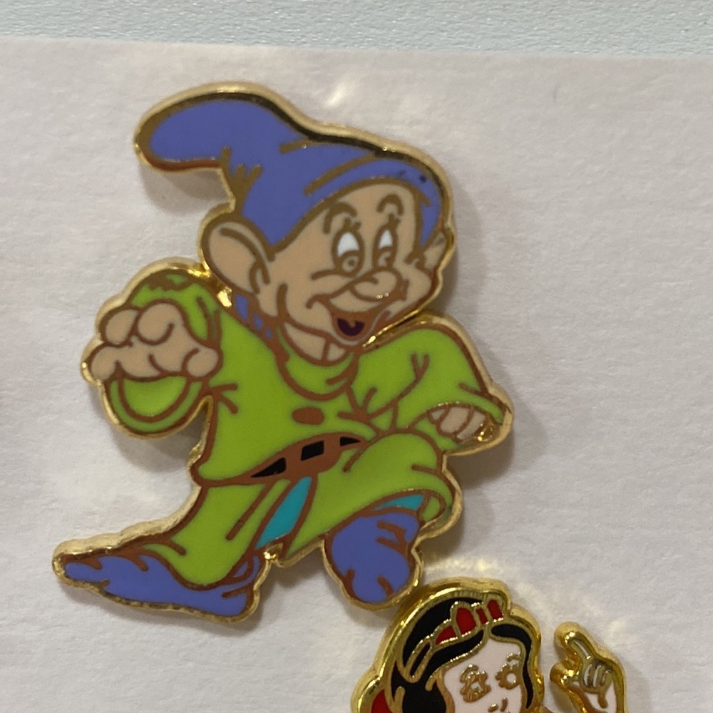 SNOW WHITE DISNEY PIN COMBO - Picture 11 of 16